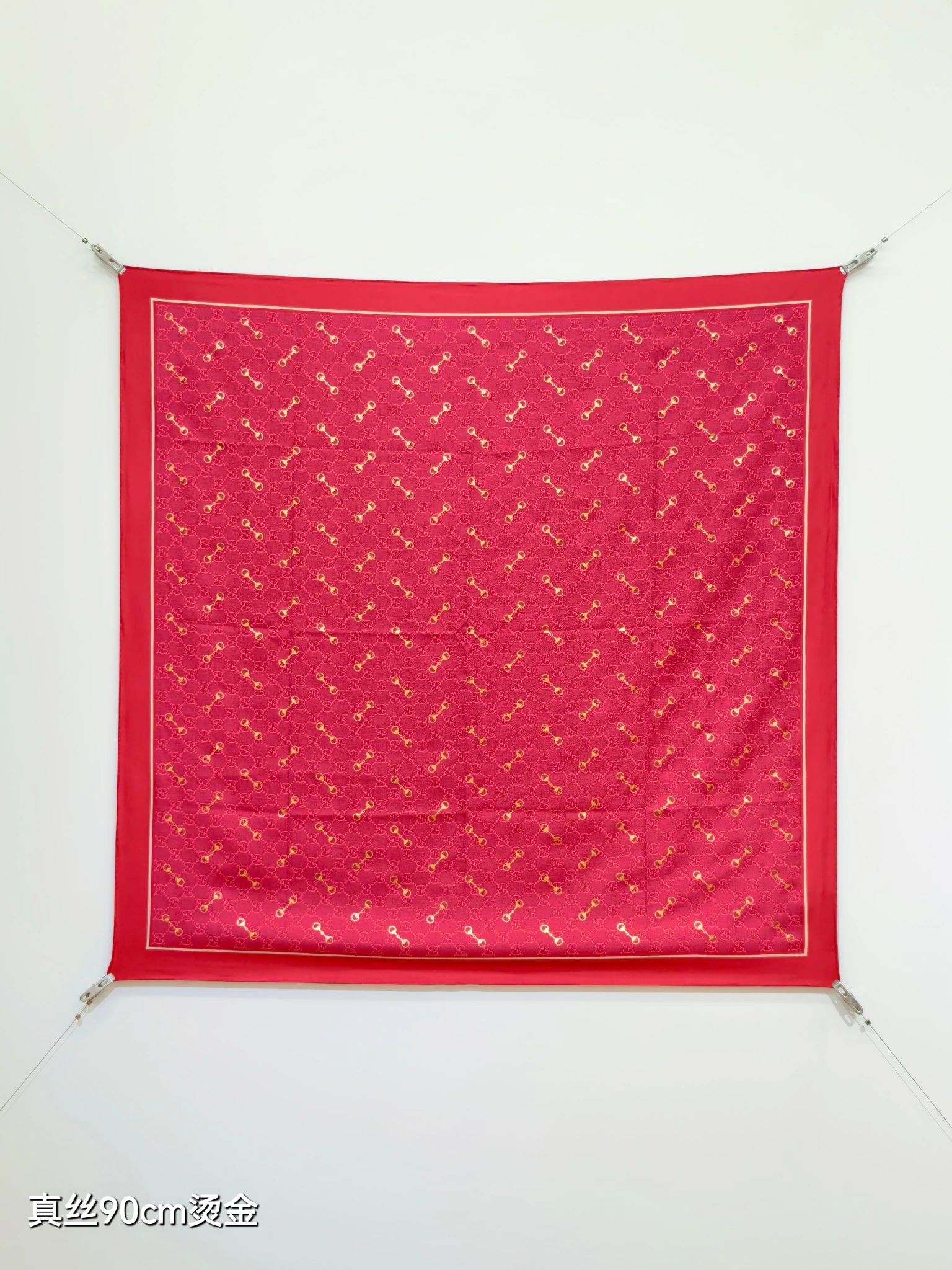 卸 。GUCCI（グッチ） マフラー／ショール。素材：シルク。サイズ：90×90cm。首元や肩掛けなど幅広いスタイリングに使いやすいデザインです