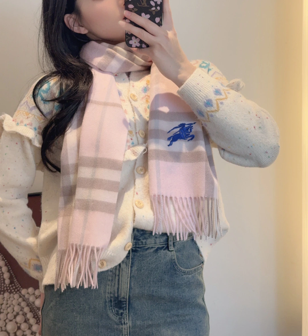 卸 。Burberry(バーバリー) マフラー。仕様:リバーシブル。サイズ:30×180cm。首元や肩掛けなど幅広いスタイリングに使いやすいデザインです