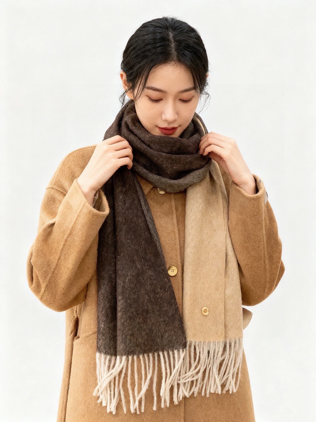 卸 。マフラー。素材：カシミヤ。サイズ：32×190cm。ポイント：上質仕様・新作。首元や肩掛けなど幅広いスタイリングに使いやすいデザインです