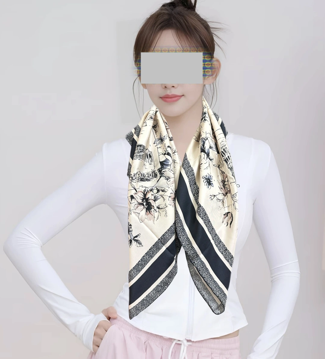 Dior（ディオール） マフラー／ショール。素材：シルク。カラー：ホワイト・ピンク。仕様：ジャカード。サイズ：90×90cm。ポイント：新作。首元や肩掛けなど幅広いスタイリングに使いやすいデザインです