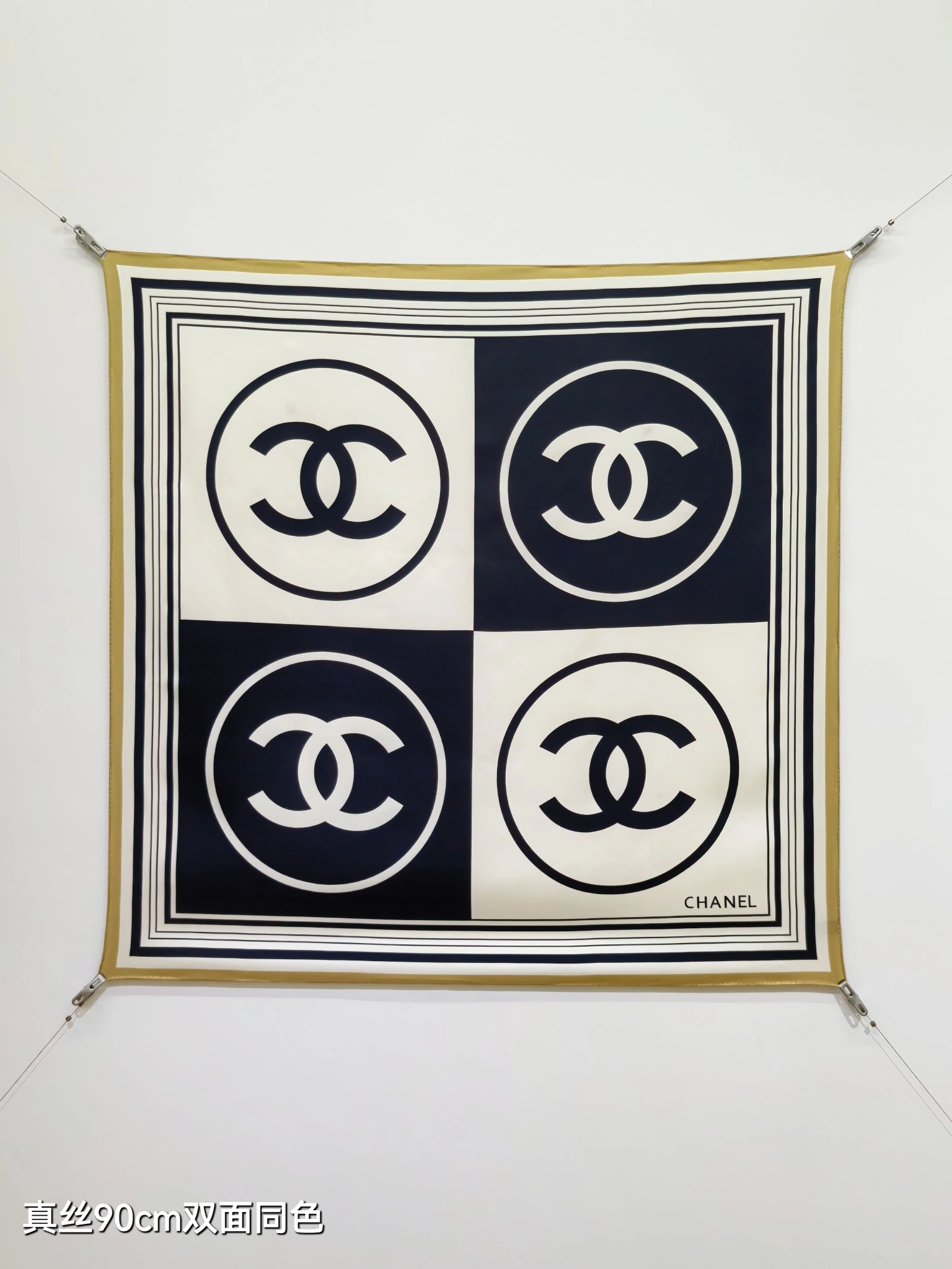 卸 。CHANEL（シャネル） マフラー／ショール。素材：シルク。仕様：リバーシブル。サイズ：90×90cm。首元や肩掛けなど幅広いスタイリングに使いやすいデザインです