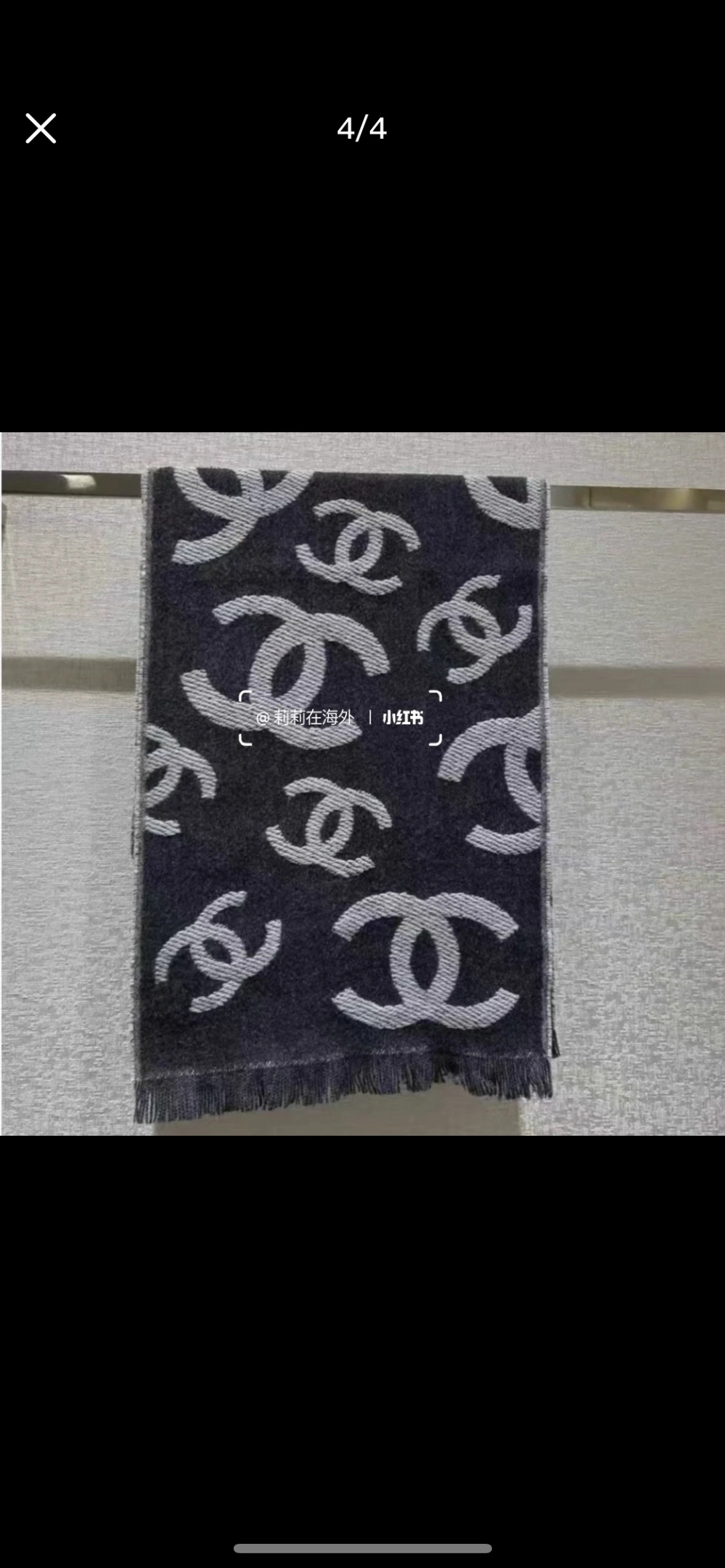 卸 。CHANEL(シャネル) マフラー。素材:ウール84%・カシミヤ3%・シルク1%。カラー:ブラック・グレー。仕様:リバーシブル・ジャカード・フリンジ・ファスナー・編み込み。サイズ:184×38cm。首元や肩掛けなど幅広いスタイリングに使いやすいデザインです