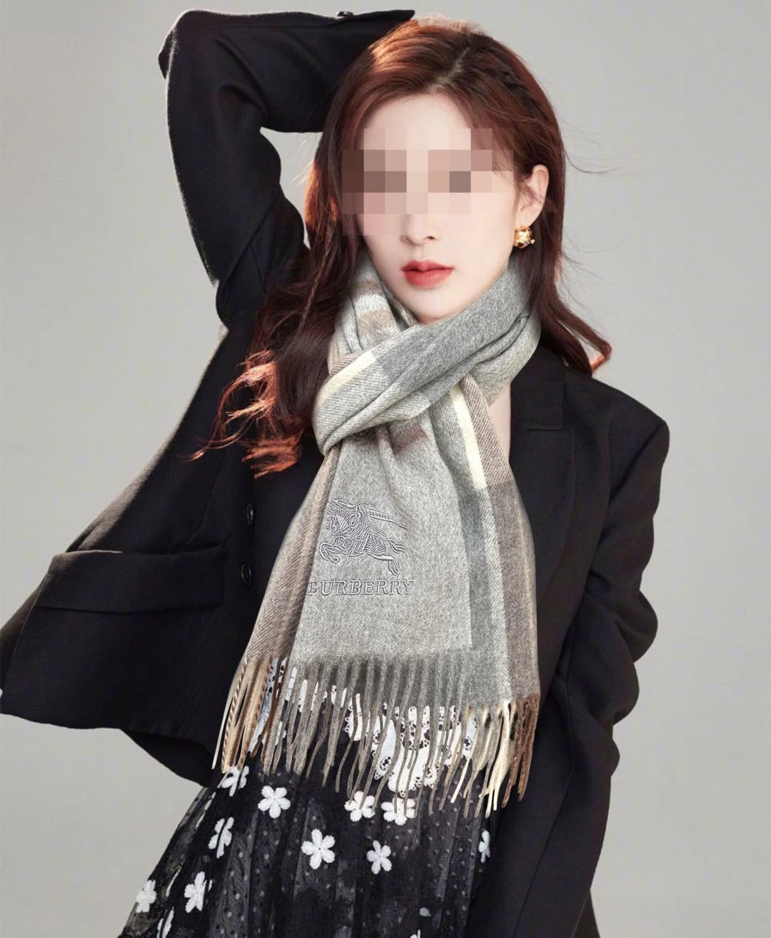 卸 。Burberry(バーバリー) マフラー/ショール。素材:カシミヤ85%。仕様:チェック柄。サイズ:32×180cm。ポイント:上質仕様・新作。首元や肩掛けなど幅広いスタイリングに使いやすいデザインです
