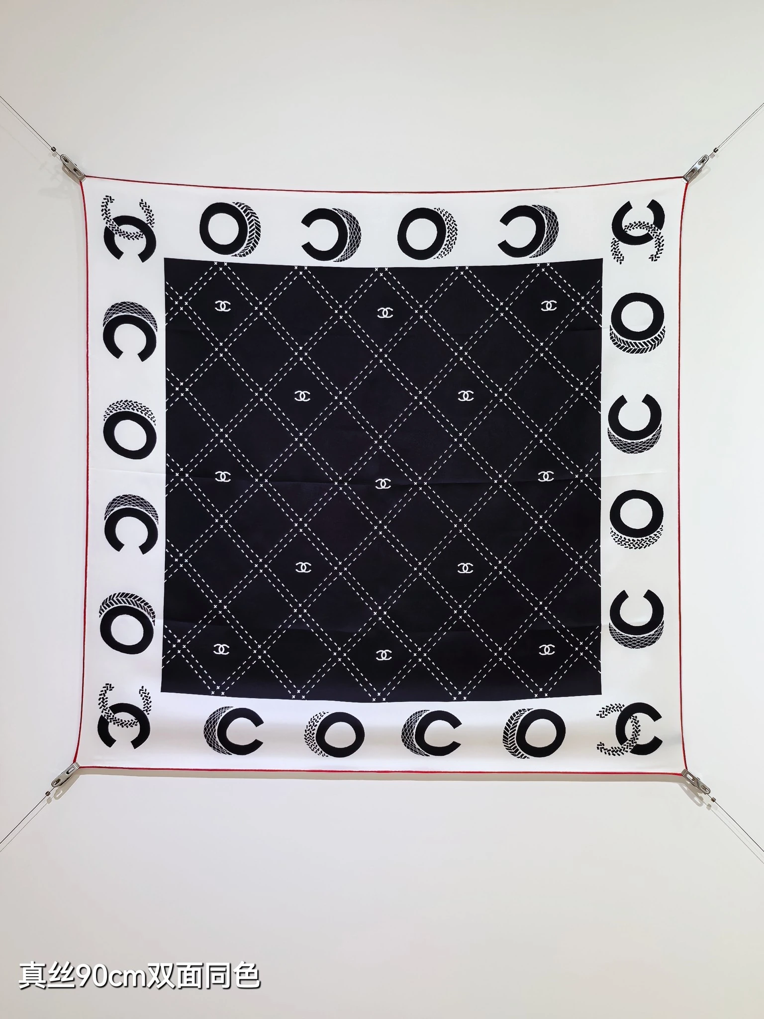卸 。CHANEL(シャネル) マフラー/ショール。素材:シルク。仕様:リバーシブル。サイズ:90×90cm。首元や肩掛けなど幅広いスタイリングに使いやすいデザインです