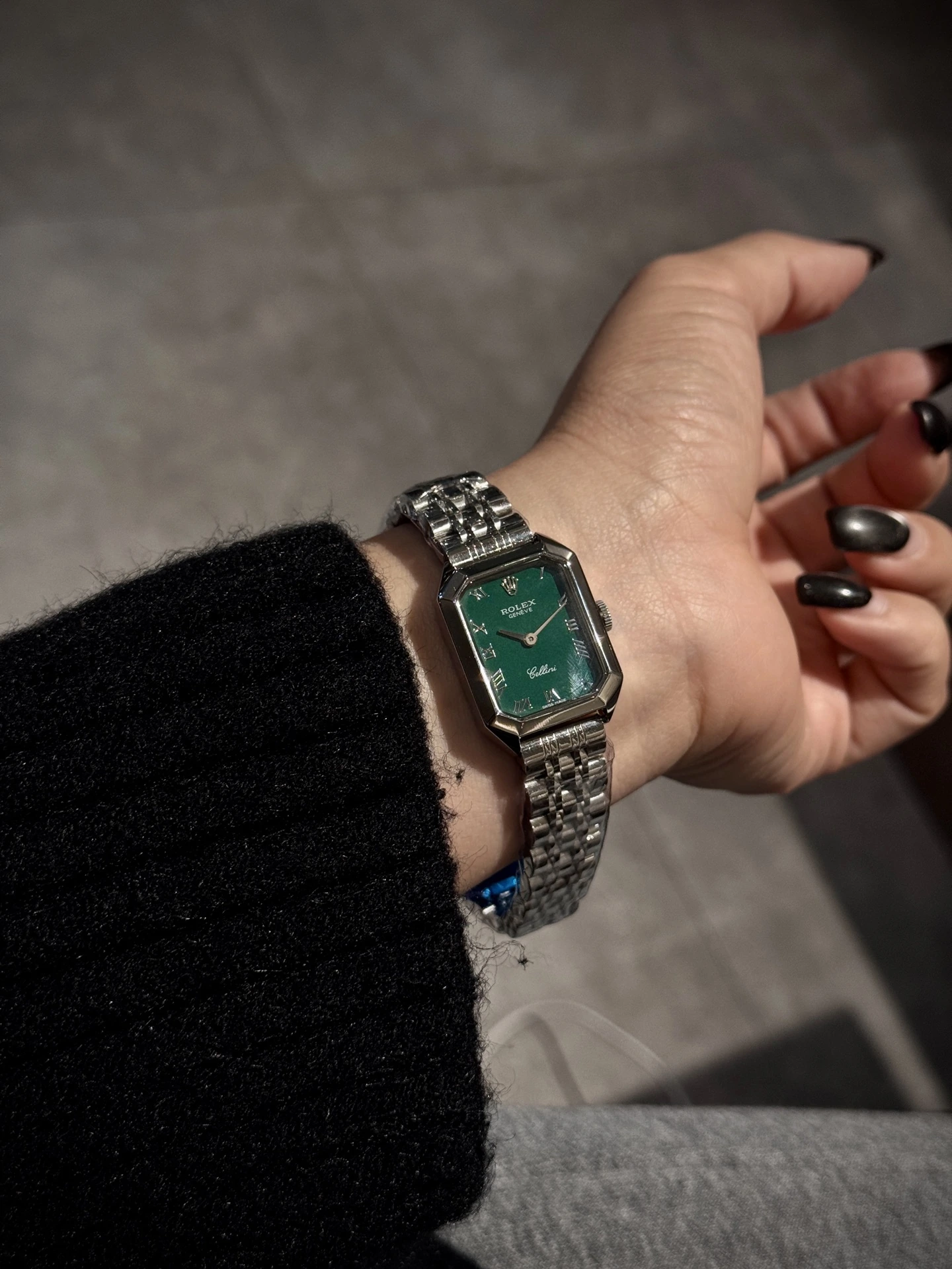 スムースベゼル 280 / ダイヤベゼル 300 Rolex(ロレックス)。ホワイトゴールド、ダイヤベゼル、カーフレザー、クォーツ、サイズ 24mm
