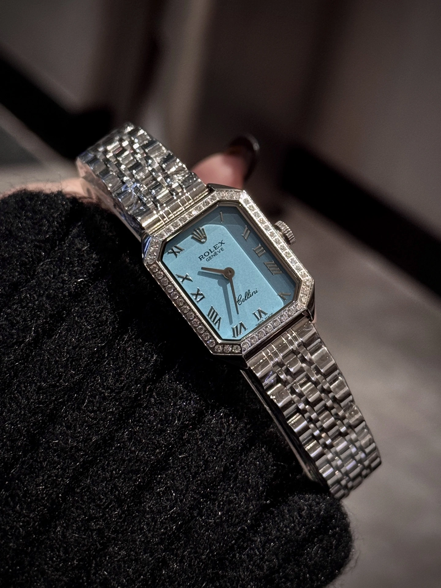スムースベゼル 280 / ダイヤベゼル 300 Rolex(ロレックス)。ホワイトゴールド、ダイヤベゼル、カーフレザー、クォーツ、サイズ 24mm