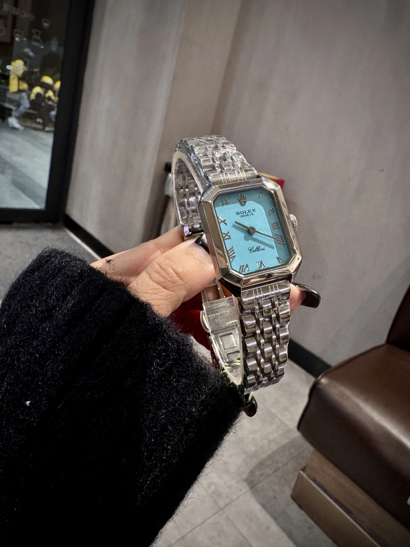 スムースベゼル 280 / ダイヤベゼル 300 Rolex(ロレックス)。ホワイトゴールド、ダイヤベゼル、カーフレザー、クォーツ、サイズ 24mm