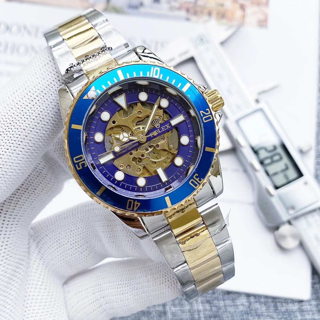 ゴールド 145 / Rolex(ロレックス)。機械式、サイズ 42mm、シースルーバック