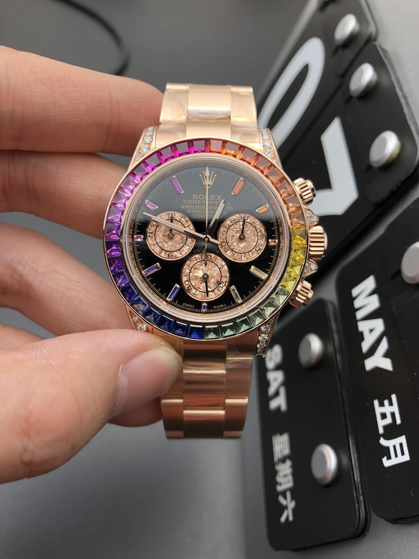 Rolex(ロレックス) デイトナ。レインボー仕様、ムーブメント 4130、出荷前実物写真