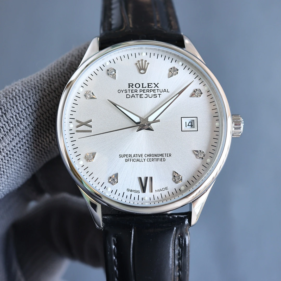 シルバー 33600 / ゴールド 33650 Rolex(ロレックス)。316Lステンレススチール、サファイアクリスタル、自動巻き機械式、サイズ 40mm、防水仕様、実物写真
