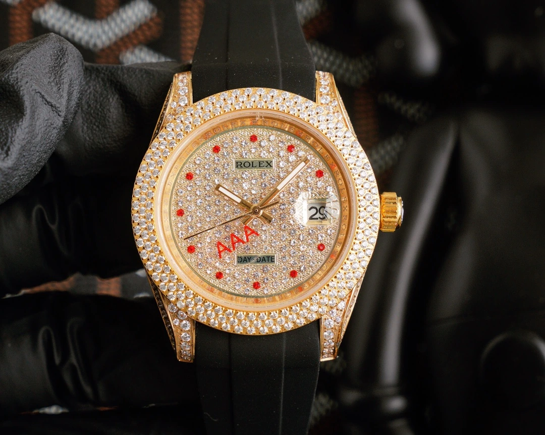 Rolex(ロレックス) サブマリーナ。ハイグレード仕様、カスタム仕様、ラバーストラップ、自動巻き機械式、サイズ 40mm、夜光、調節可能