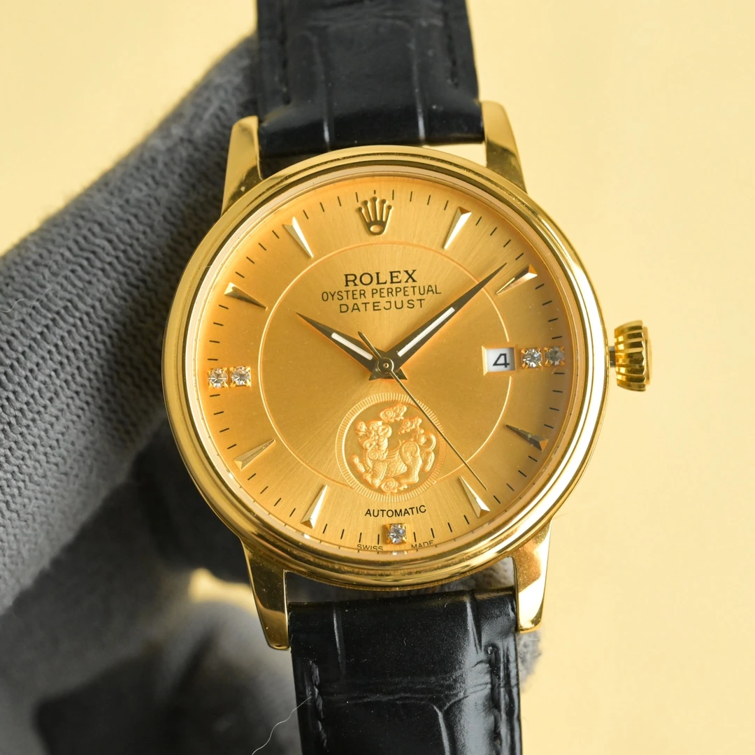 シルバー 33600 / ゴールド 33650 Rolex(ロレックス)。メンズ、316Lステンレススチール、サファイアクリスタル、カーフレザー、ムーブメント 8215、サイズ 40mm、防水 100m、パワーリザーブ約48時間