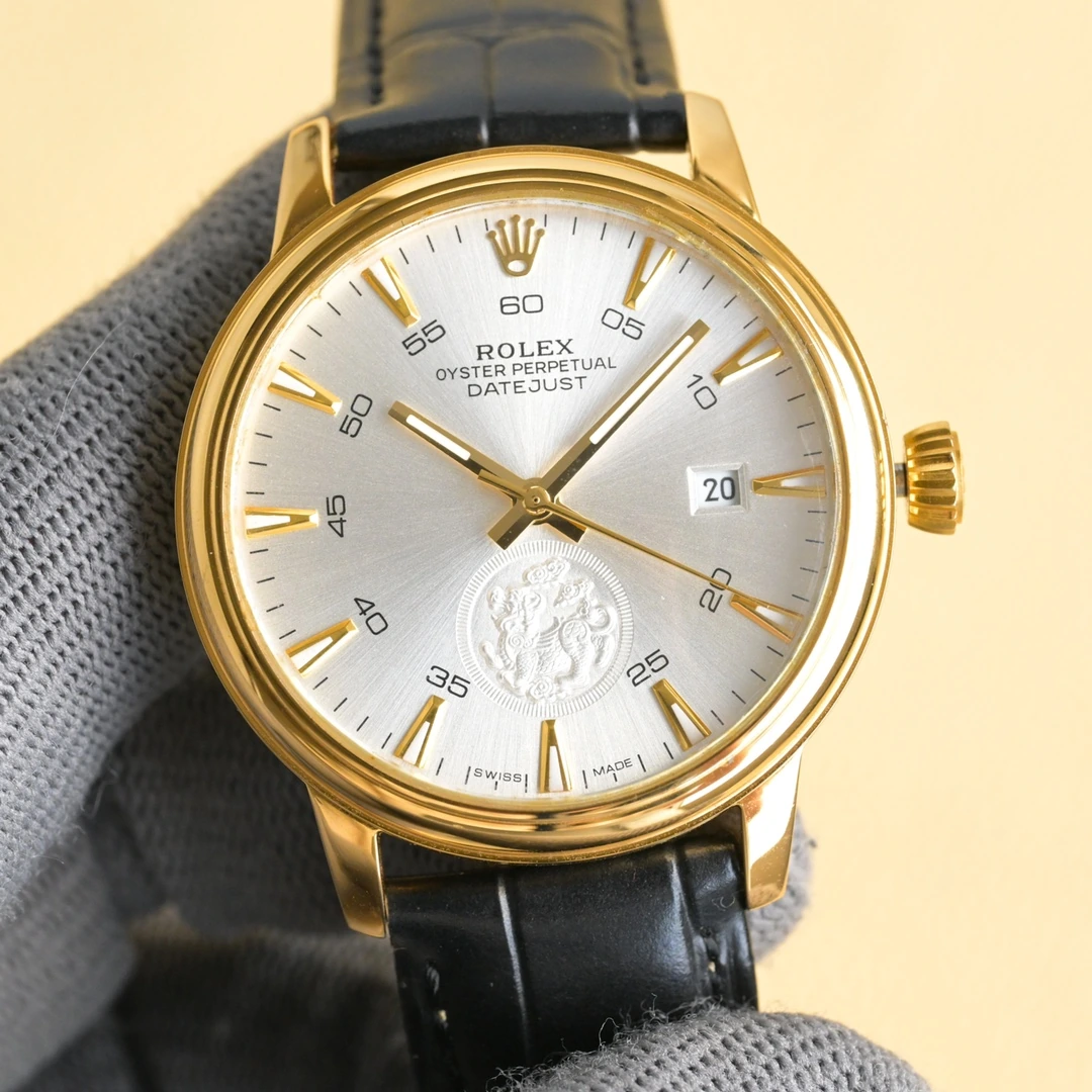 シルバーケース 33600 / ゴールドケース 650 Rolex(ロレックス)。メンズ、316Lステンレススチール、サファイアクリスタル、カーフレザー、ムーブメント 8215、サイズ 40mm、防水 100m、パワーリザーブ約48時間