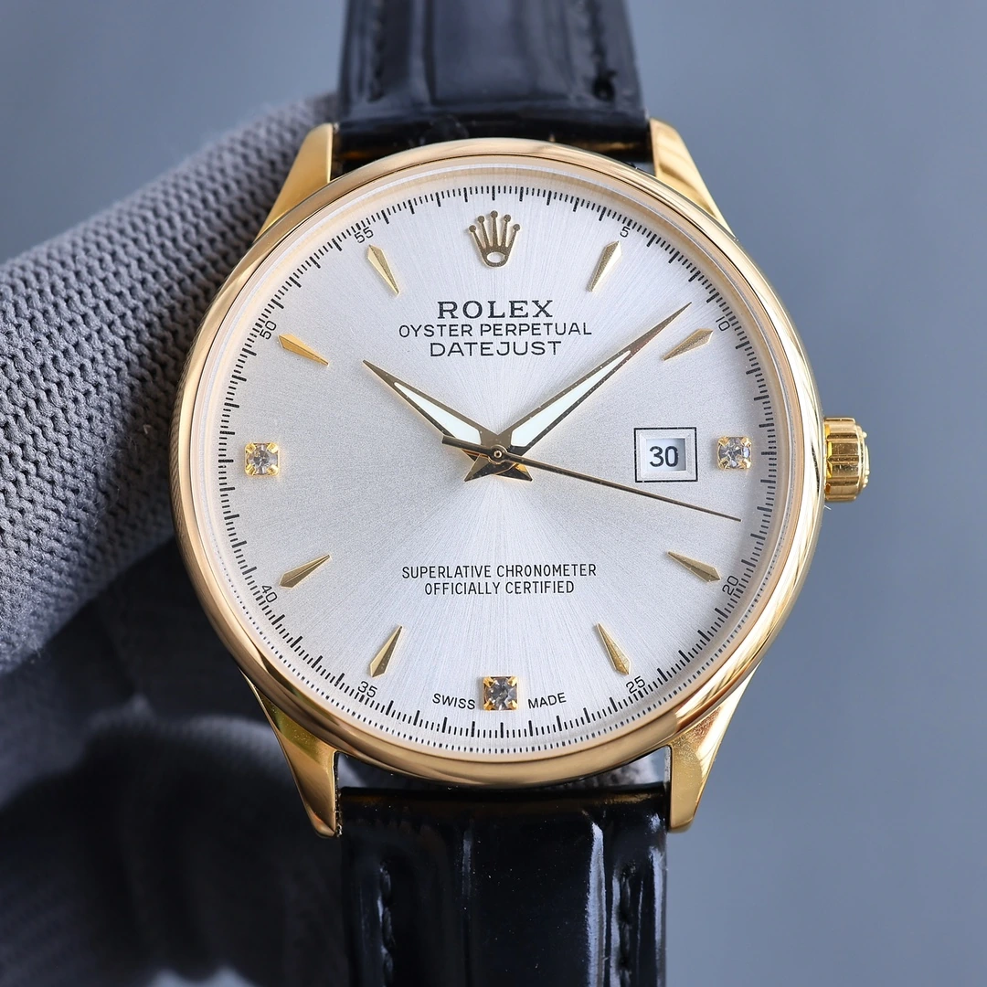 ゴールド 33650 / Rolex（ロレックス）。メンズ、316Lステンレススチール、サファイアクリスタル、カーフレザー、ムーブメント 8215、サイズ 40mm、防水 100m、パワーリザーブ約48時間