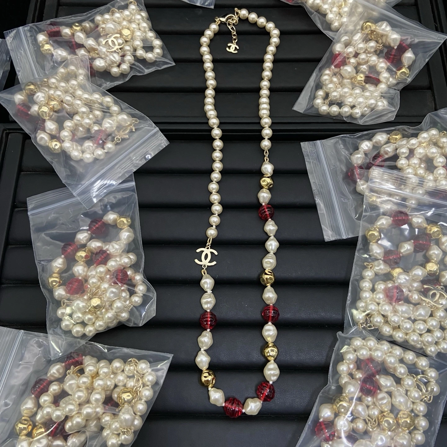 Chanel(シャネル / Chanel)Chanel(シャネル / Chanel)新作パールレッドネックレス入荷