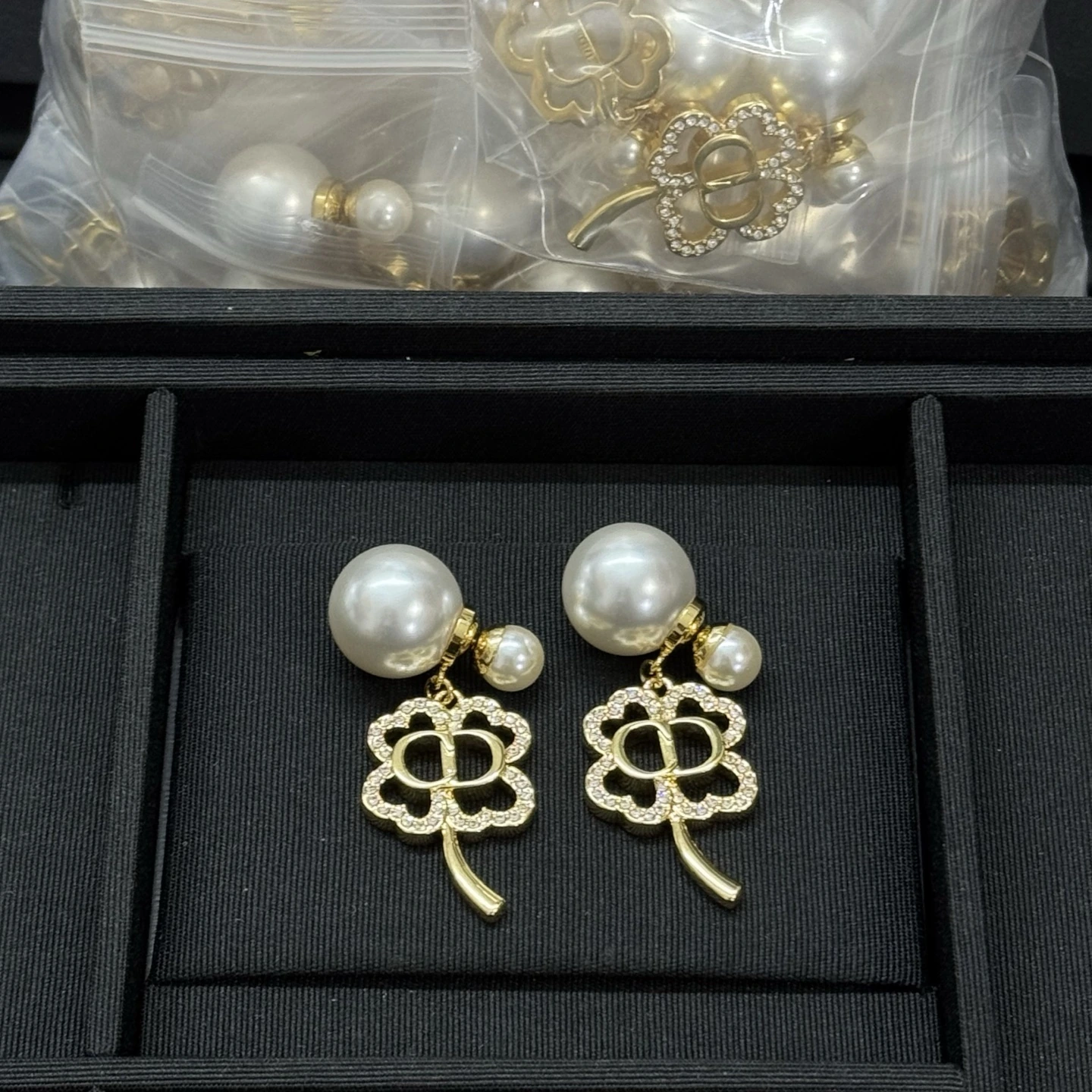 Dior（ディオール / Dior）新作クローバーフルパヴェCDパールピアス