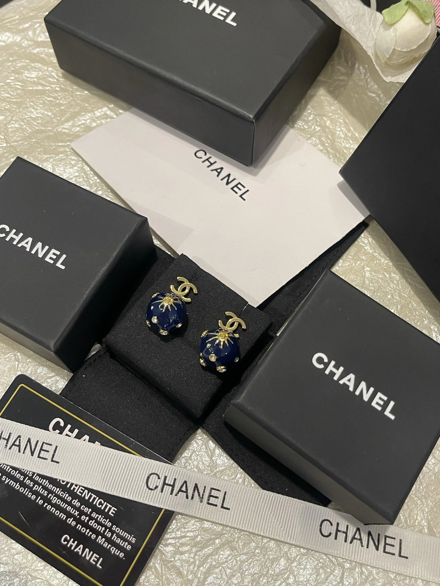 Chanel(シャネル / Chanel)Chanel(シャネル / Chanel)新作🆕 ブルー双Cプラネット 圆球宇宙デザインピアス