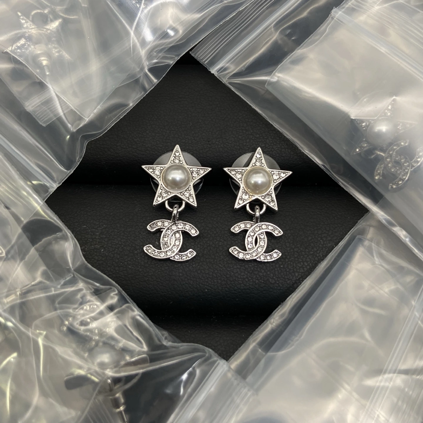 Chanel(シャネル / Chanel)Chanel(シャネル / Chanel)新作スターダブルCフルパヴェピアス入荷