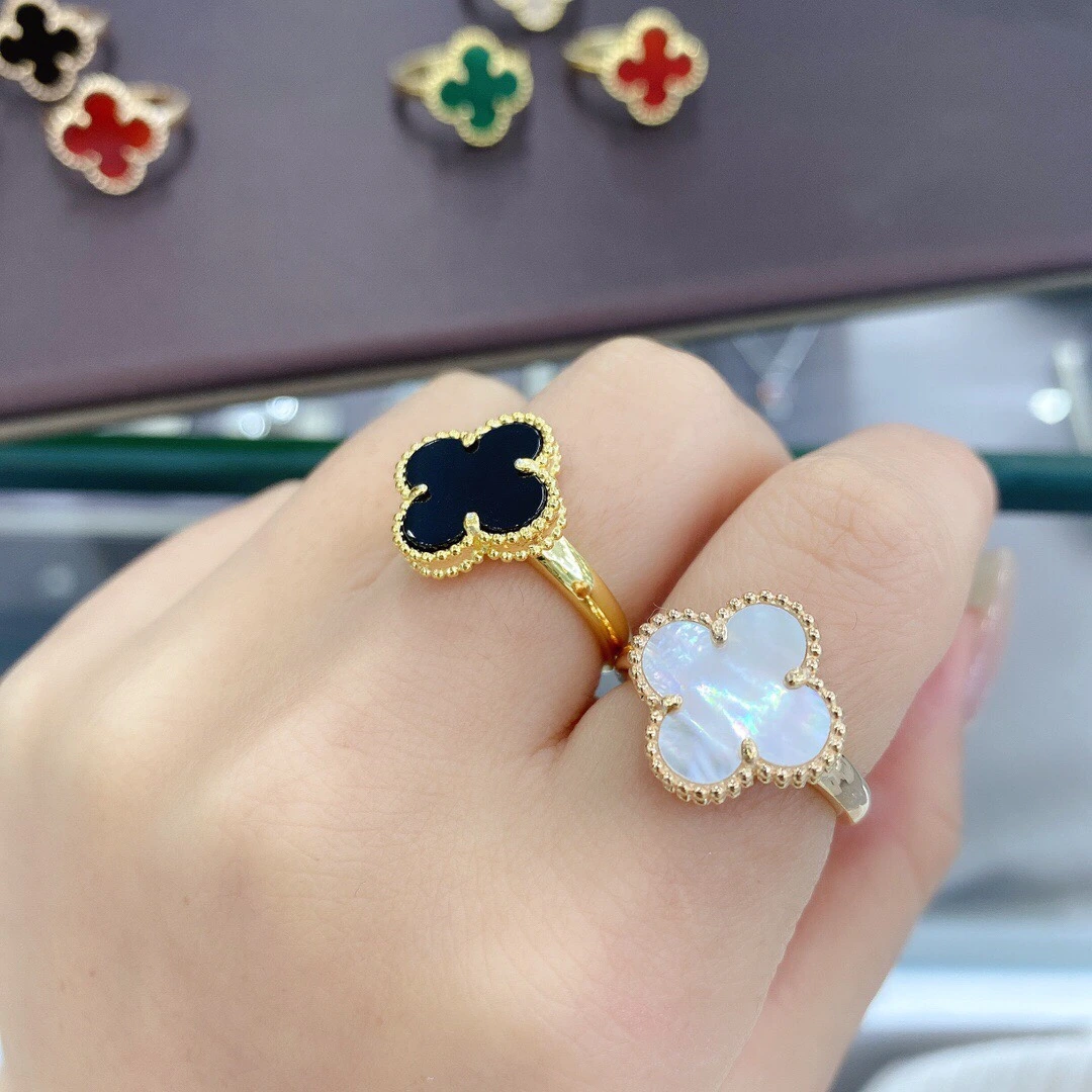 Van Cleef & Arpels(ヴァンクリーフ&アーペル / VCA)VCAクローバーリング 💍 ホワイトゴールド|玫金 两色 ブラックオニックス|パールマザーオブパール|マラカイト|カーネリアン