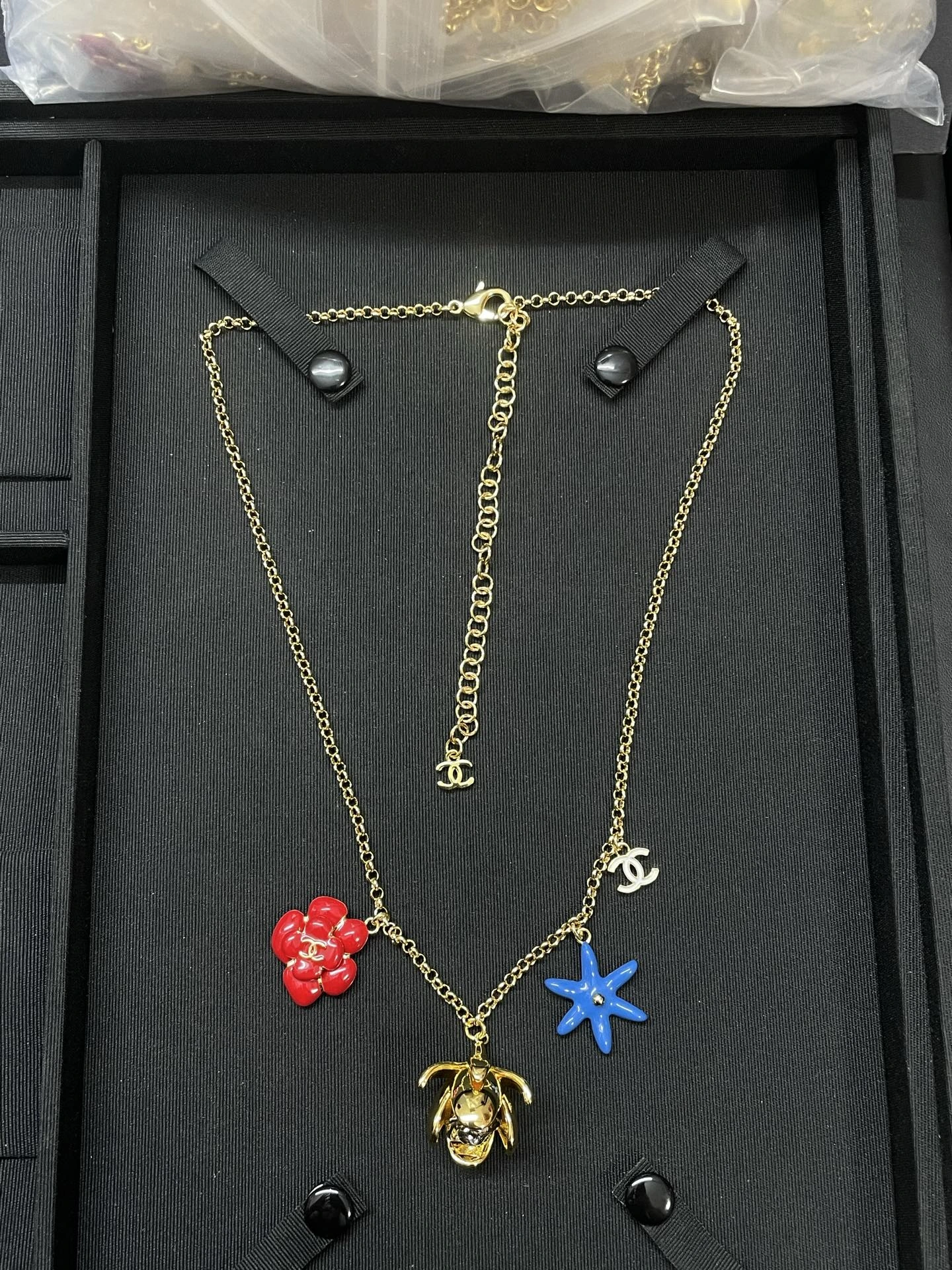 Chanel(シャネル / Chanel)Chanel(シャネル / Chanel)新作エナメルマルチエレメントフラワー山茶花ネックレス