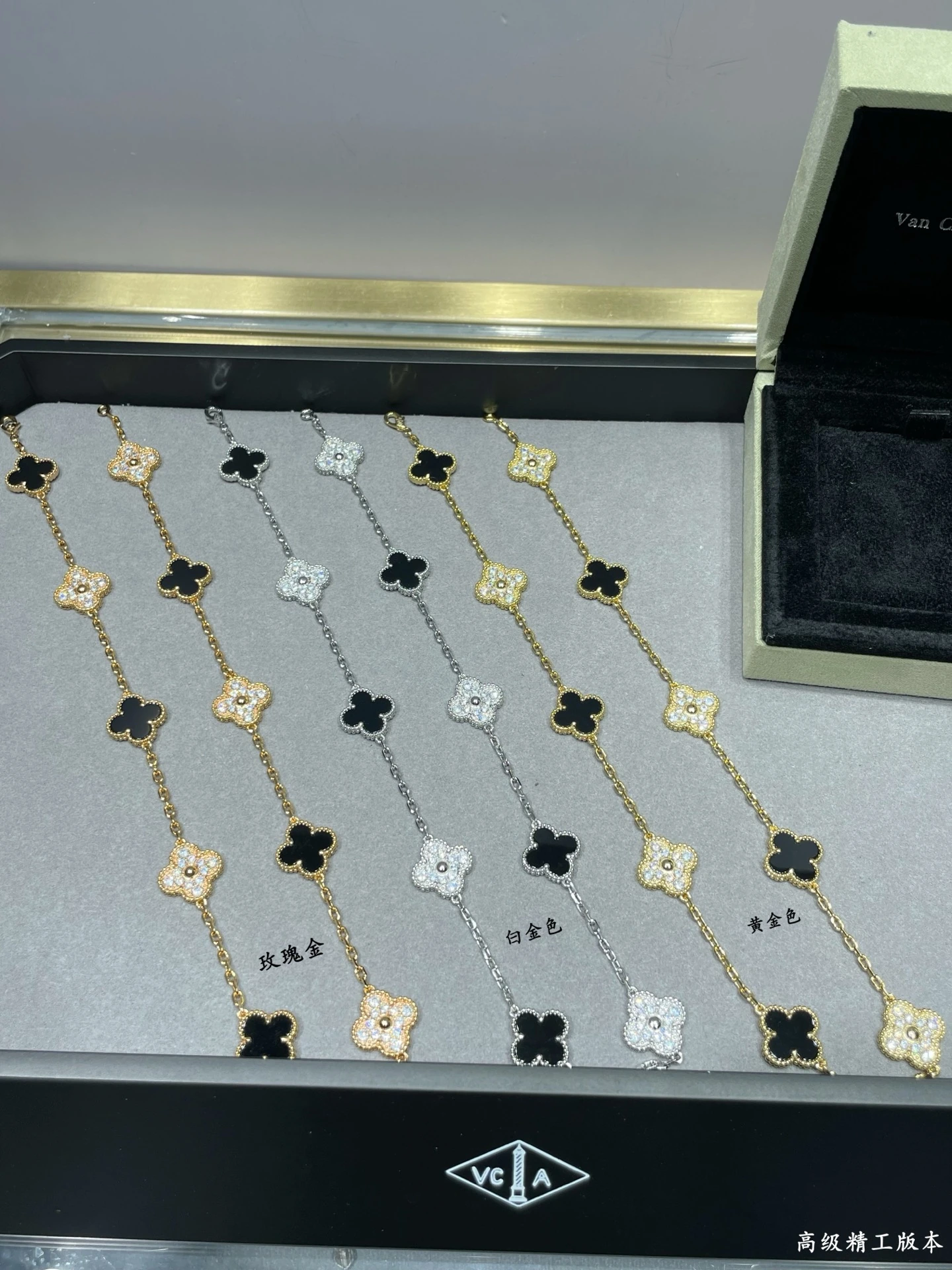 Van Cleef & Arpels(ヴァンクリーフ&アーペル / VCA)VCAハイグレードブラック贝ダイヤ間隔10フラワーネックレス。Cleef&Arpels 🍀🍀🍀クローバー このシリーズは躍動のなデザイン、ラインが流れるように美しい、着用しやすい。無限のコーディネートの可能性を演出、すべての女性の人生に豊かな彩りをもたらします