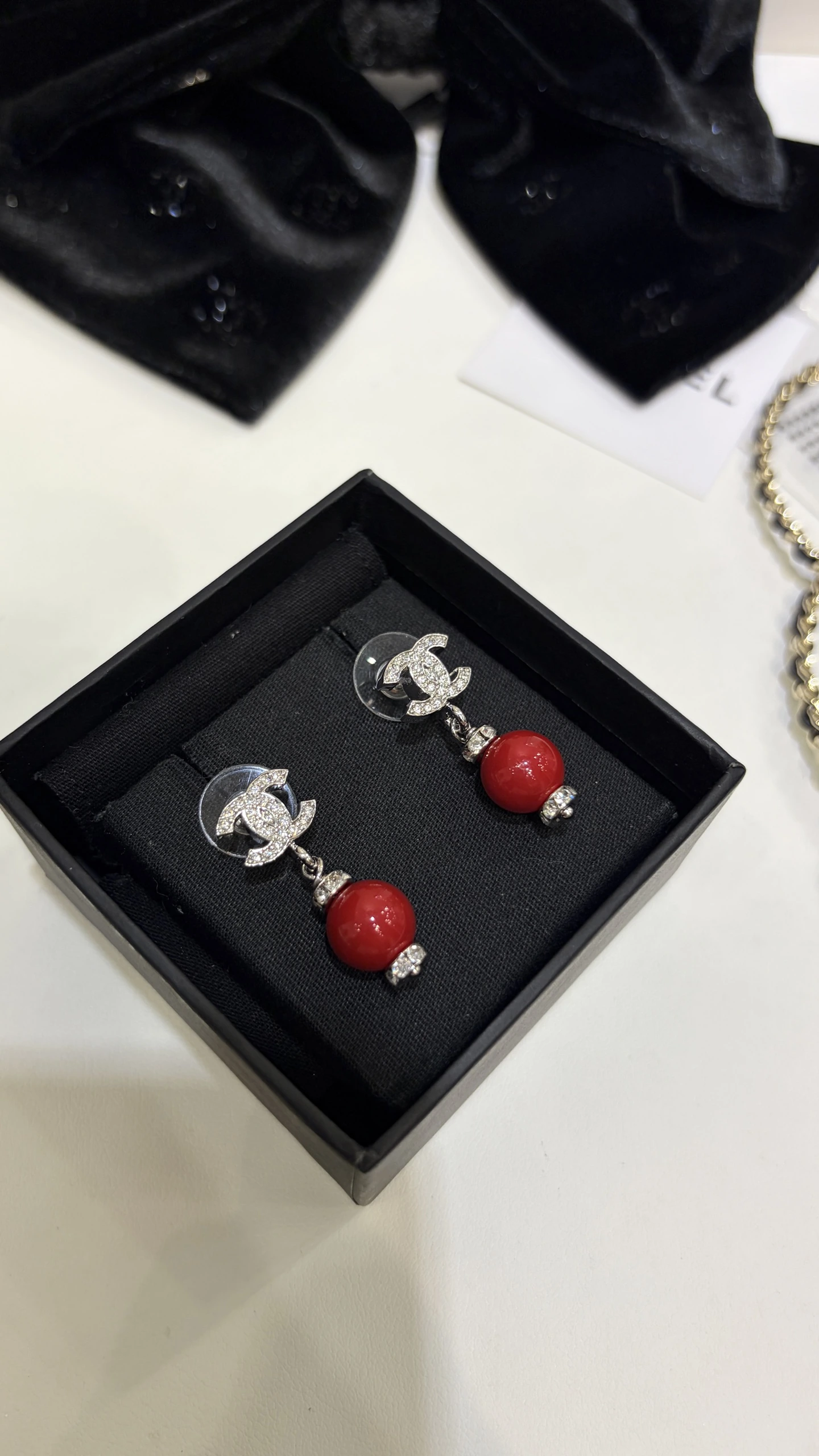 CHANEL cc logo ピアス