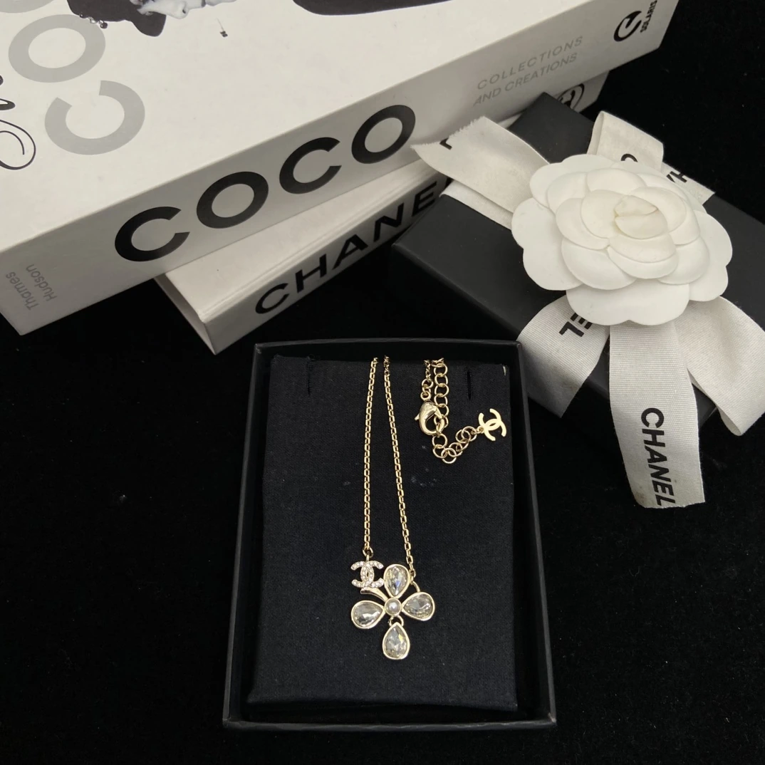 🦢Chanel(シャネル / Chanel)Chanel(シャネル / Chanel)新作26pクローバー晶钻ネックレス🍀 爆闪クローバーネックレス 誰が着用しても素敵🎪