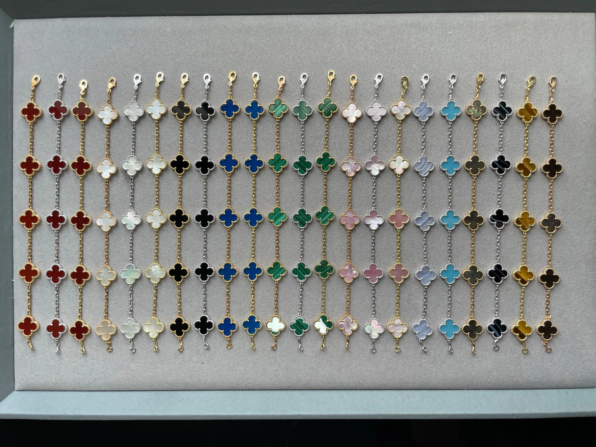 Van Cleef & Arpels(ヴァンクリーフ&アーペル / VCA)5フラワーブレスレットクローバーで庫ありセット写真
