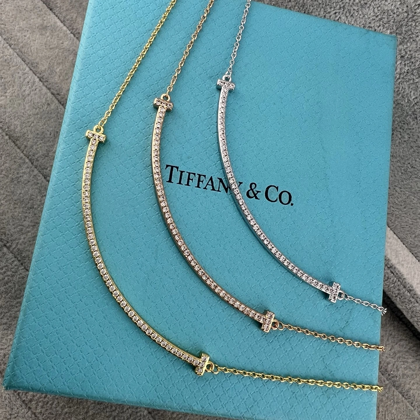 Tiffany(ティファニー / Tiffany)ネックレス ラージダイヤモンド留め微笑ペンダントネックレス カラー:ホワイトゴールド ローズゴールド イエローゴールド