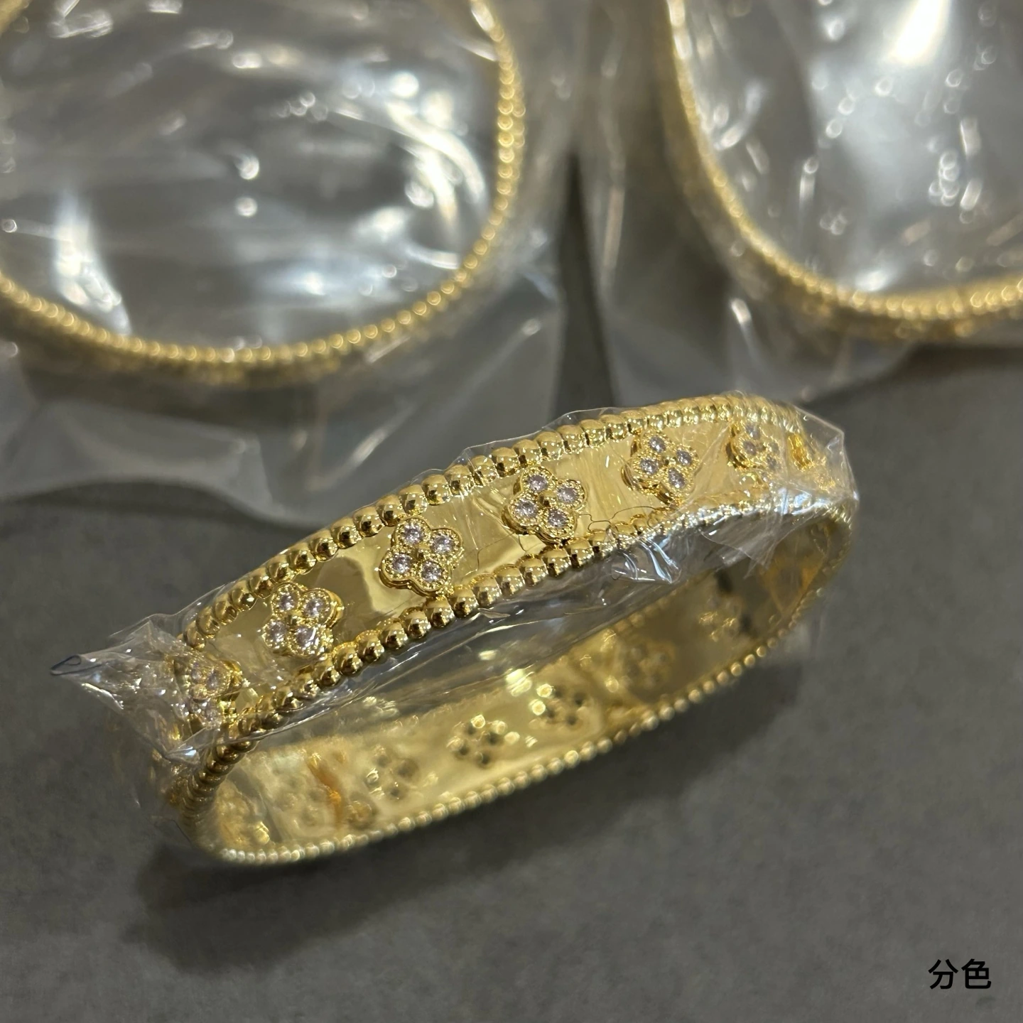 Van Cleef & Arpels(ヴァンクリーフ&アーペル / VCA)vca幅広万花筒ツートンブレスレット入荷た
