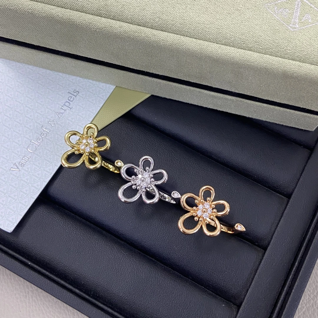 Van Cleef & Arpels(ヴァンクリーフ&アーペル / VCA)リング FKJZM0006-036新作ダイヤモンド留め镂空花リング 品番:BOM128252