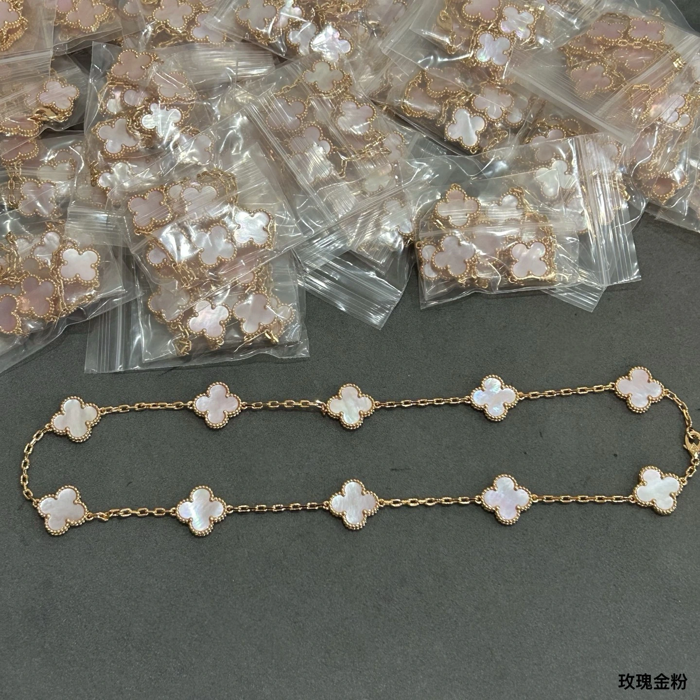Van Cleef & Arpels(ヴァンクリーフ&アーペル / VCA)vca天然粉十花四叶ネックレス入荷た