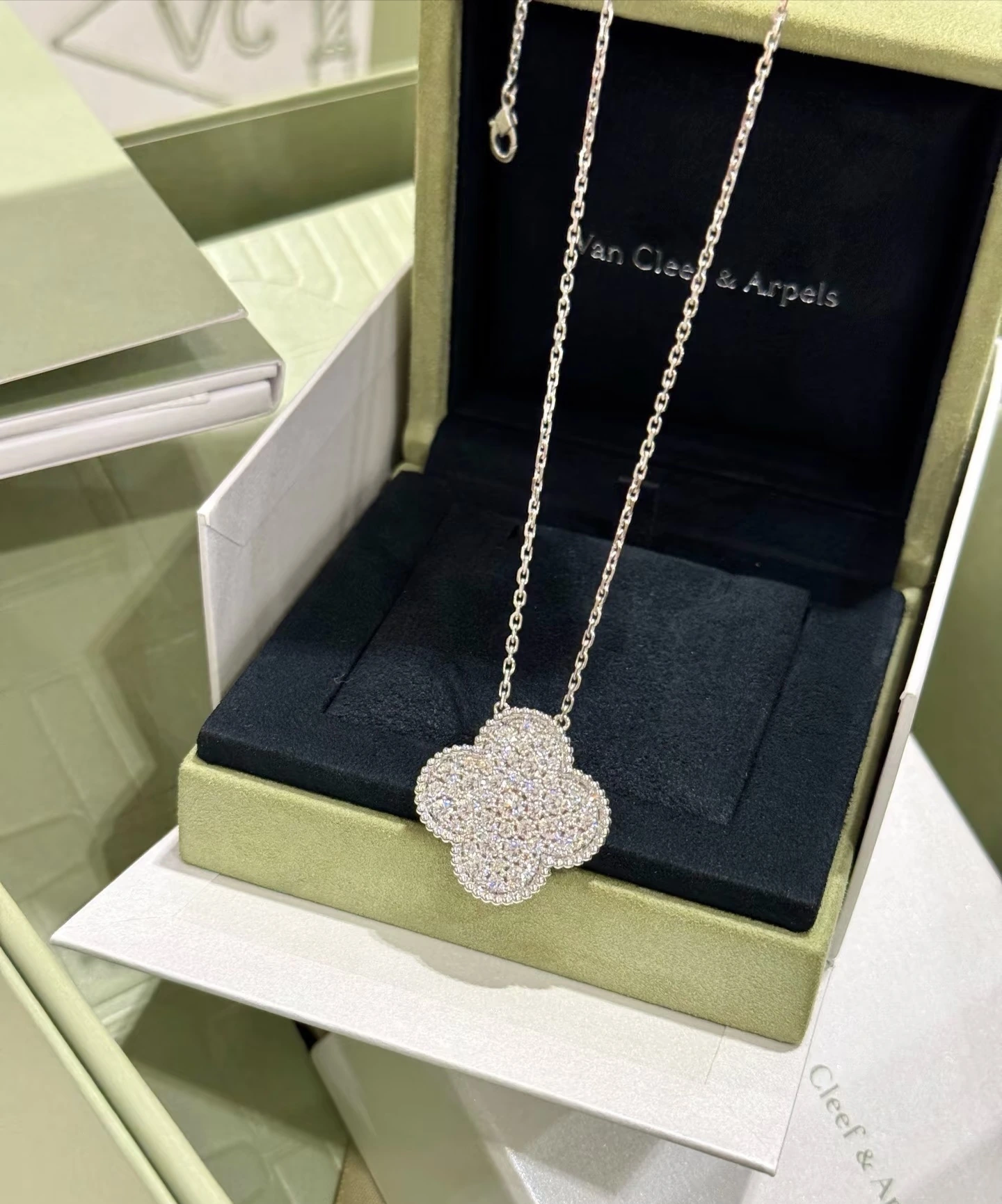 Van Cleef & Arpels(ヴァンクリーフ&アーペル / VCA)20mmフルパヴェクローバーネックレス💎