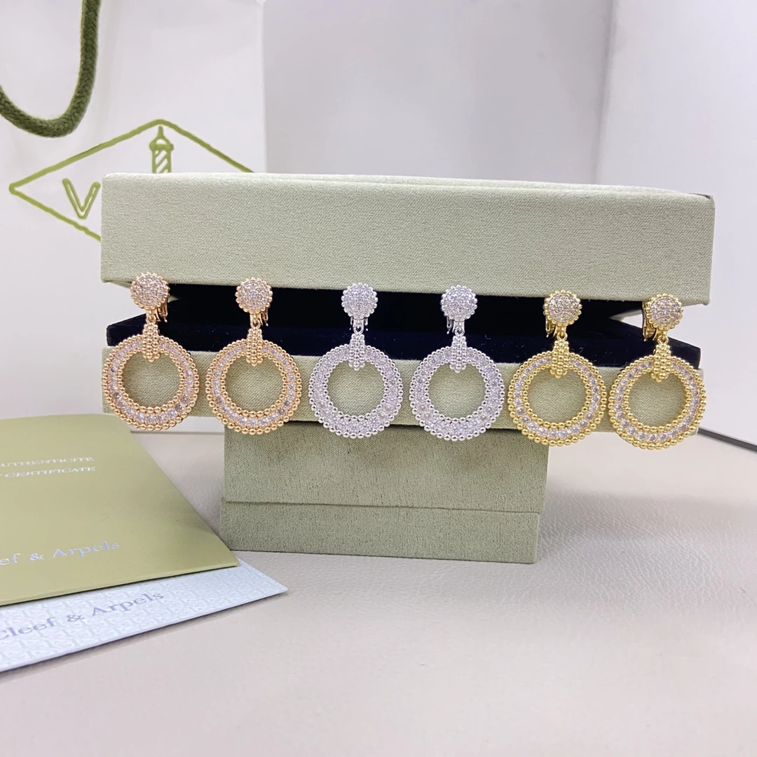 Van Cleef & Arpels(ヴァンクリーフ&アーペル / VCA)イヤリング FKEPM0003-064新作珠边ダイヤモンド留め金珠イヤーカフ 品番:CCM240387