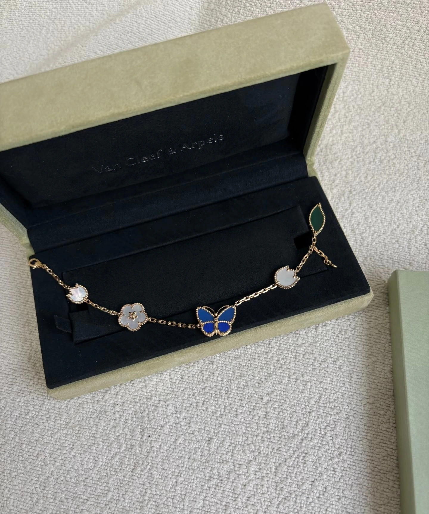 Van Cleef & Arpels(ヴァンクリーフ&アーペル / VCA)新作lucky蓝バタフライブレスレットvca