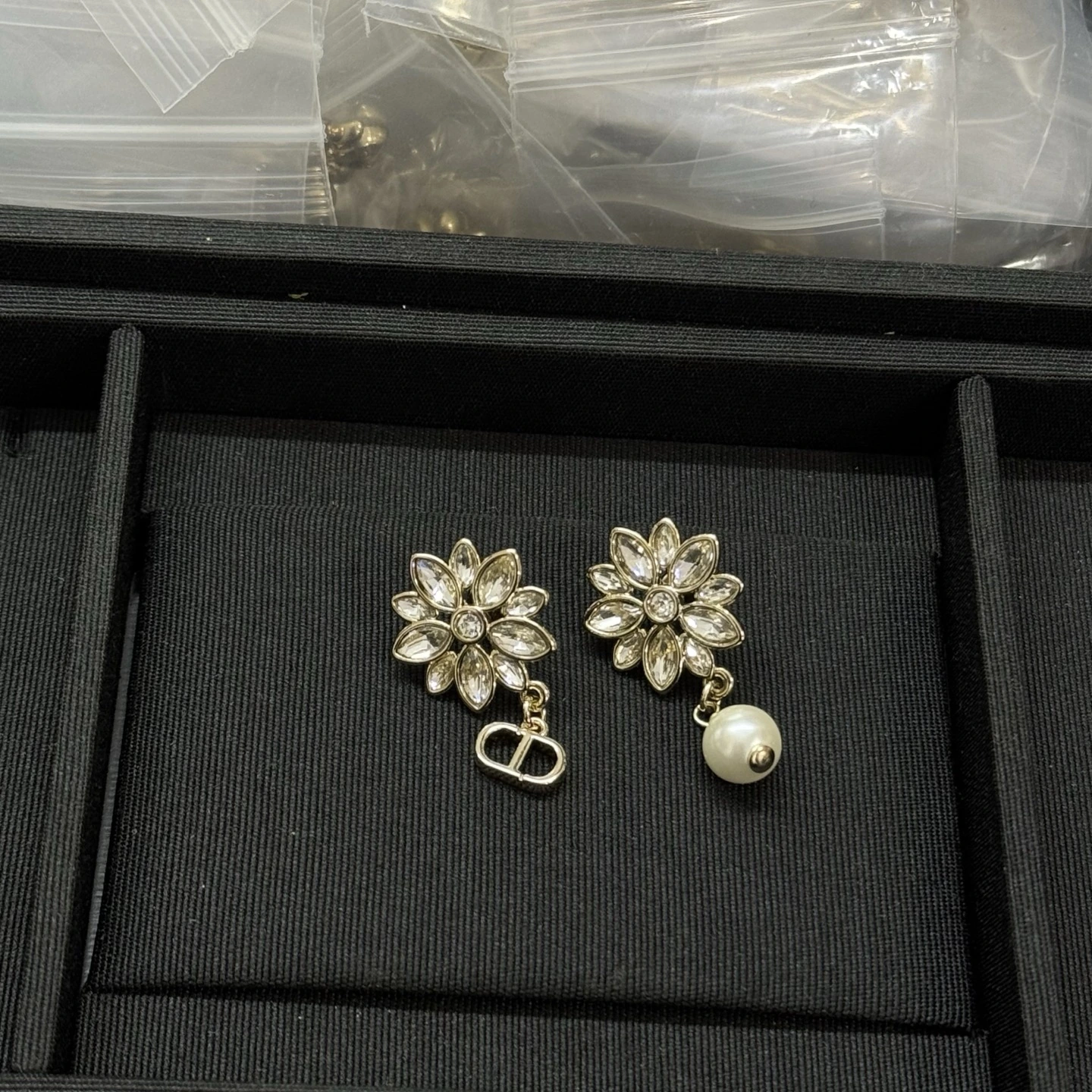 Dior（ディオール / Dior）新作フラワーcdパール不に対して称ピアス