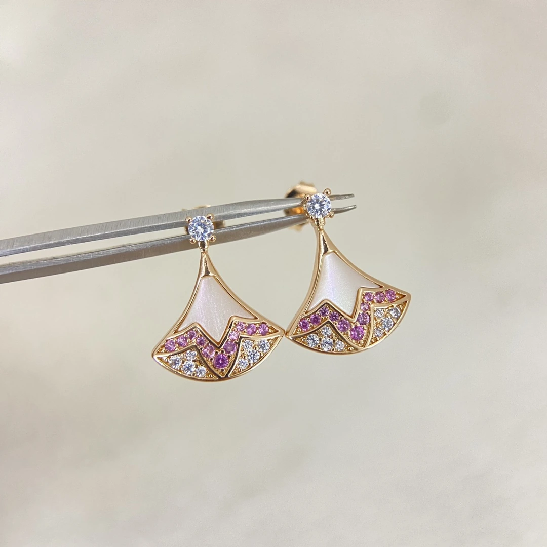 Bvlgari（ブルガリ / Bvlgari）ピアス BGEDM0006-046新作渐变粉白贝裙子ピアス 品番：BCM130287