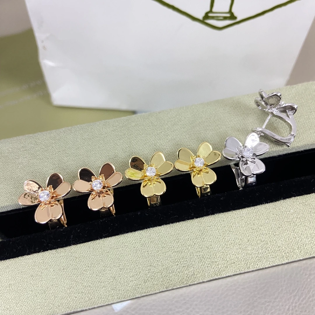 Van Cleef & Arpels(ヴァンクリーフ&アーペル / VCA)イヤリング FKEPM0013-048新作单钻鏡面シャムロックイヤリング 品番:BEM132308