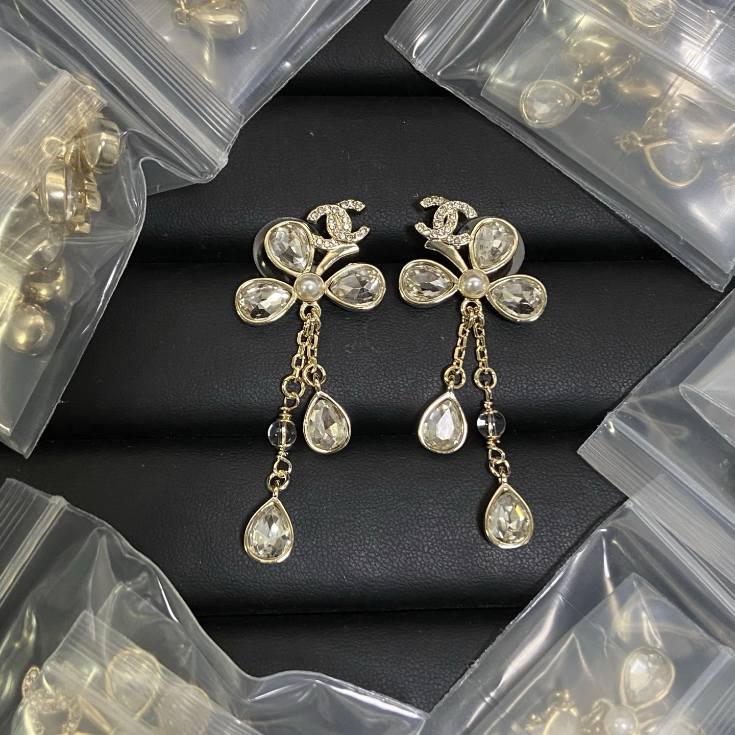 Chanel(シャネル / Chanel)Chanel(シャネル / Chanel)新作クローバー晶钻タッセルダブルCピアス入荷