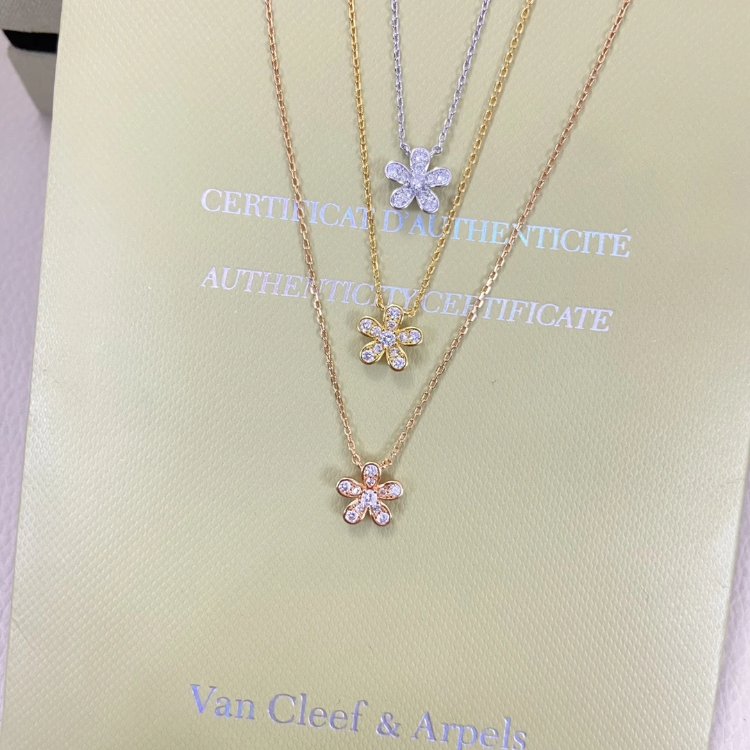 Van Cleef & Arpels(ヴァンクリーフ&アーペル / VCA)ネックレス FKXLH0011-036新作ダイヤモンド留めフラワーネックレス 品番:BCH128252