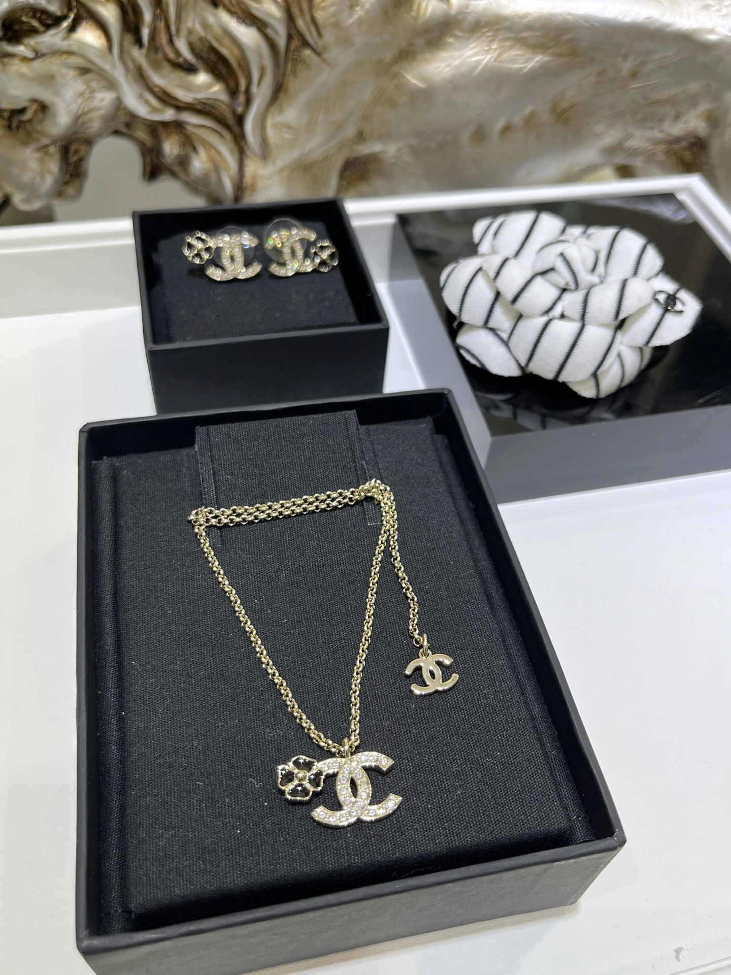 Chanel(シャネル / Chanel) 25Pブラックエナメルクローバーフルパヴェ双C ネックレス