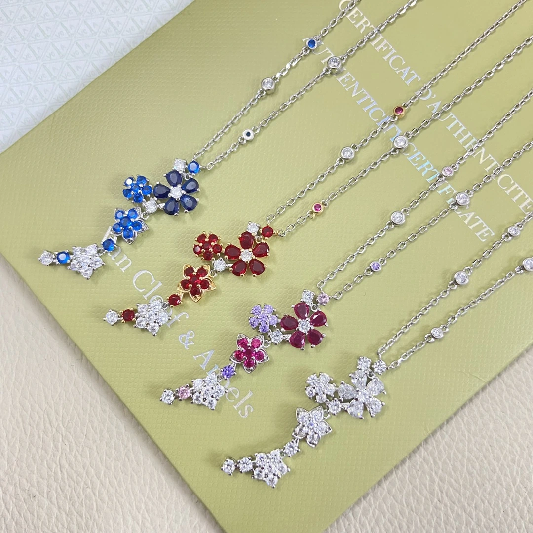 Van Cleef & Arpels(ヴァンクリーフ&アーペル / VCA)ネックレス FKXLH0013-066新作渐变フラワーネックレス 品番:CEH242387