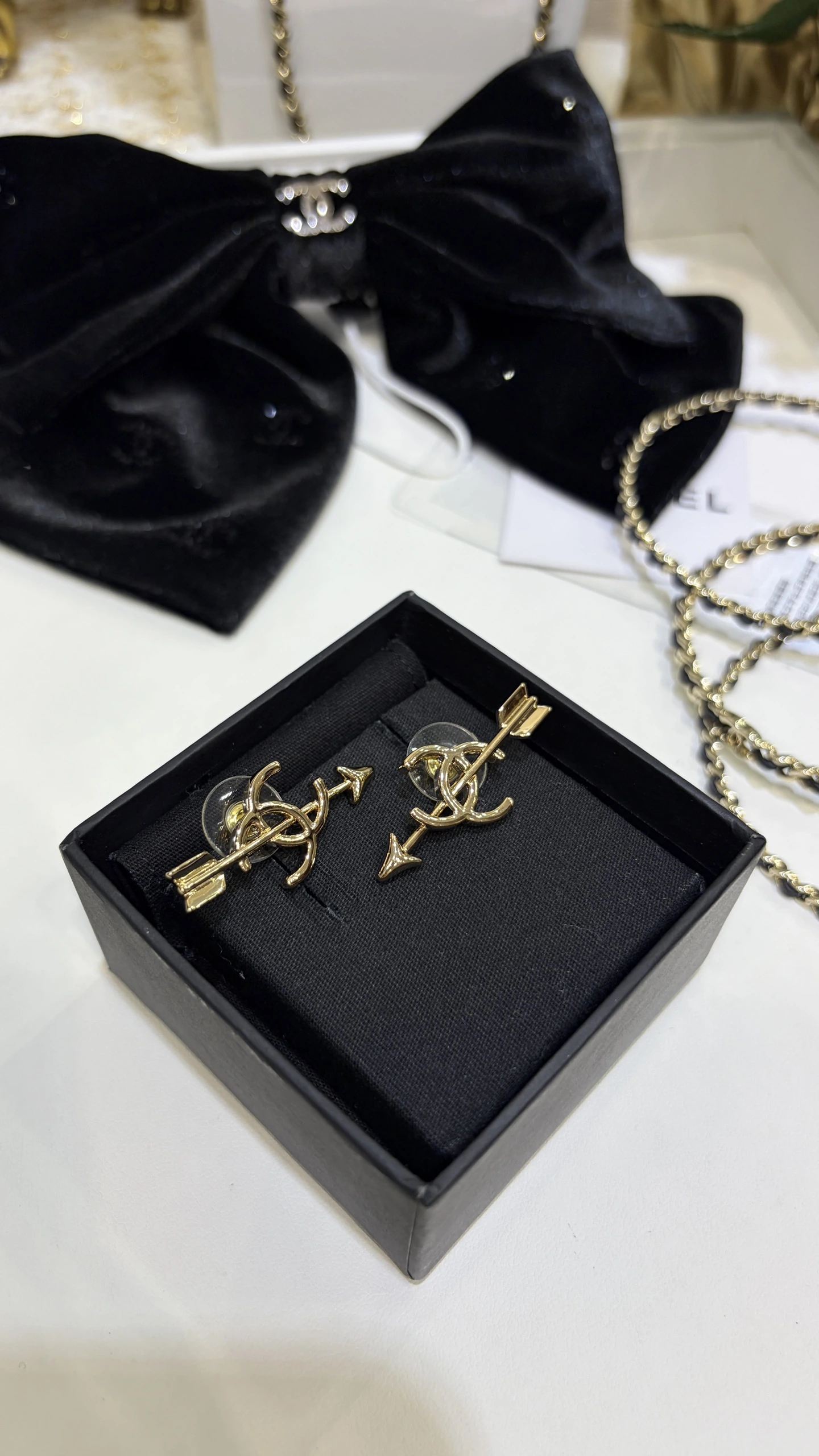 CHANEL cc logo ピアス
