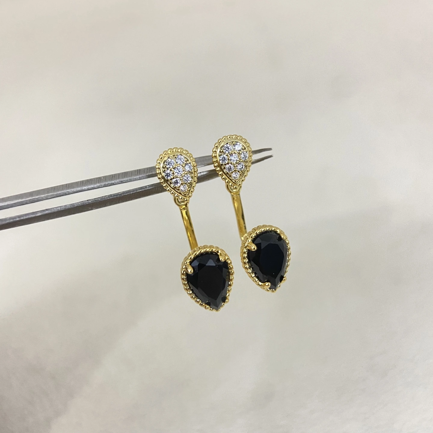 Boucheron(ブシュロン / Boucheron)フックピアス BSEDL0007-044新作珠边ダイヤモンド留めブラック滴水フックピアス 品番:BDL127265