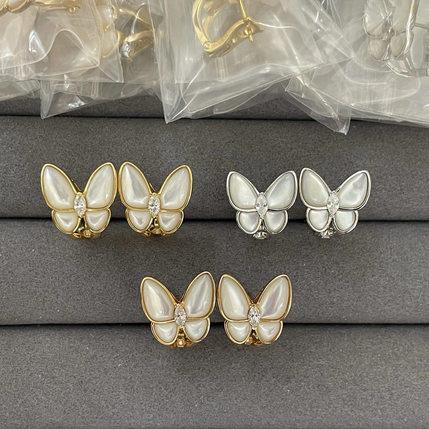 Van Cleef & Arpels(ヴァンクリーフ&アーペル / VCA)精工贝壳バタフライイヤリング入荷た