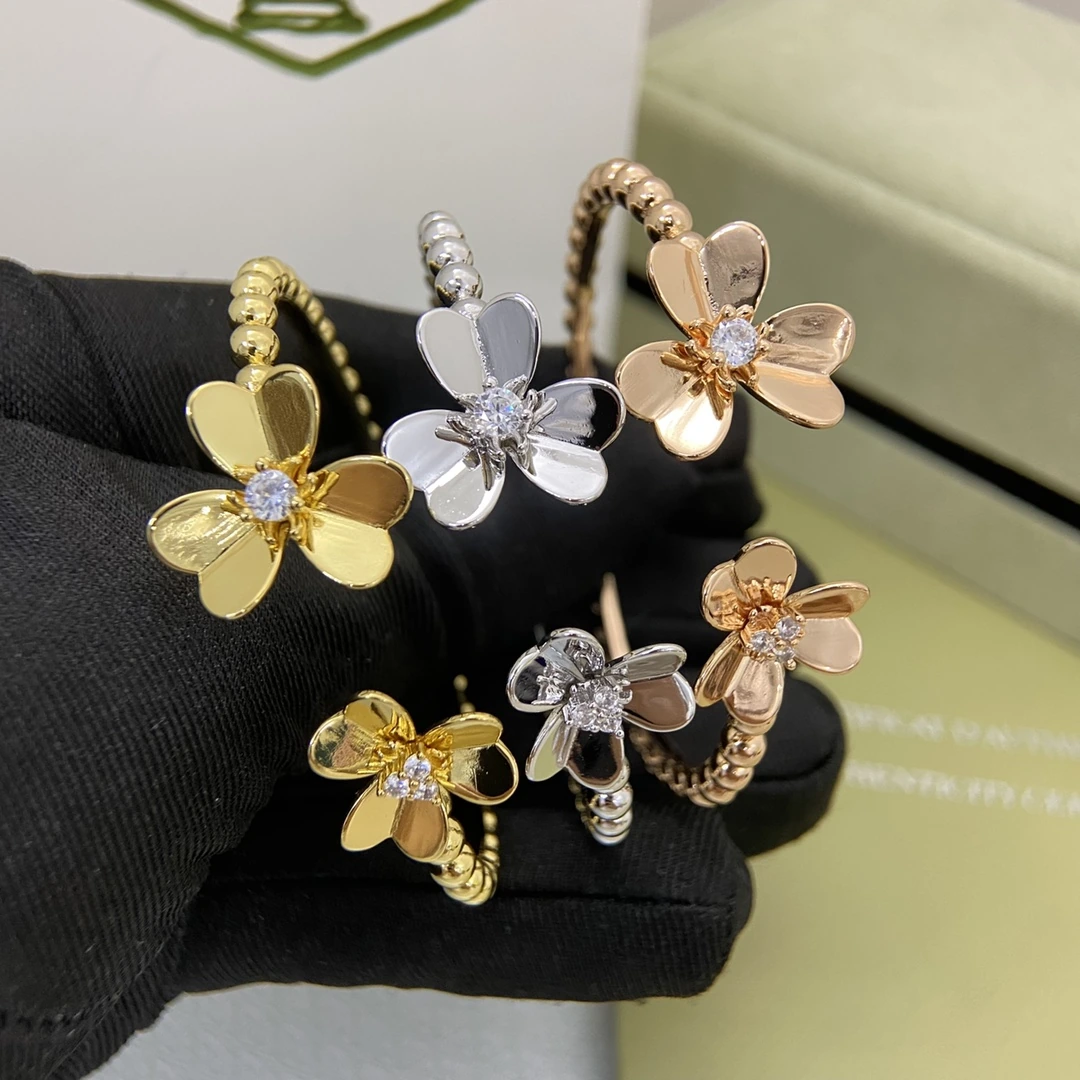 Van Cleef & Arpels(ヴァンクリーフ&アーペル / VCA)ブレスレット FKSZM0002-064新作鏡面シャムロックブレスレット 品番:CAM240364