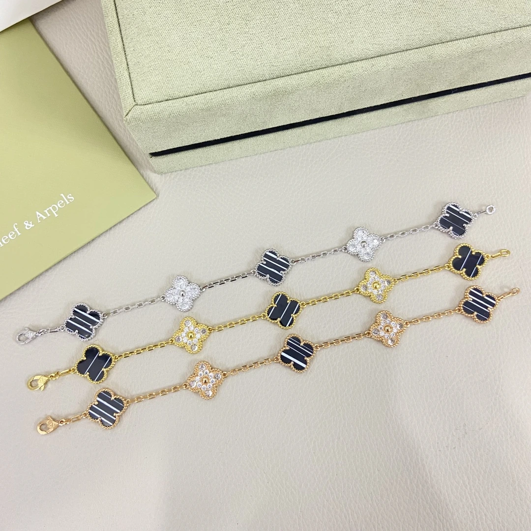Van Cleef & Arpels(ヴァンクリーフ&アーペル / VCA)ブレスレット 新作ダイヤ×ツートンブラックオニックス5フラワーブレスレット