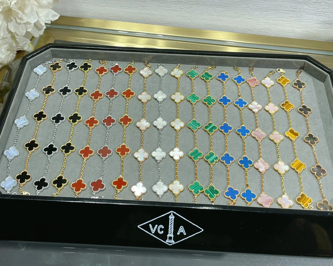Van Cleef & Arpels(ヴァンクリーフ&アーペル / VCA)❤️VCA五花クローバーブレスレットシリーズセット写真