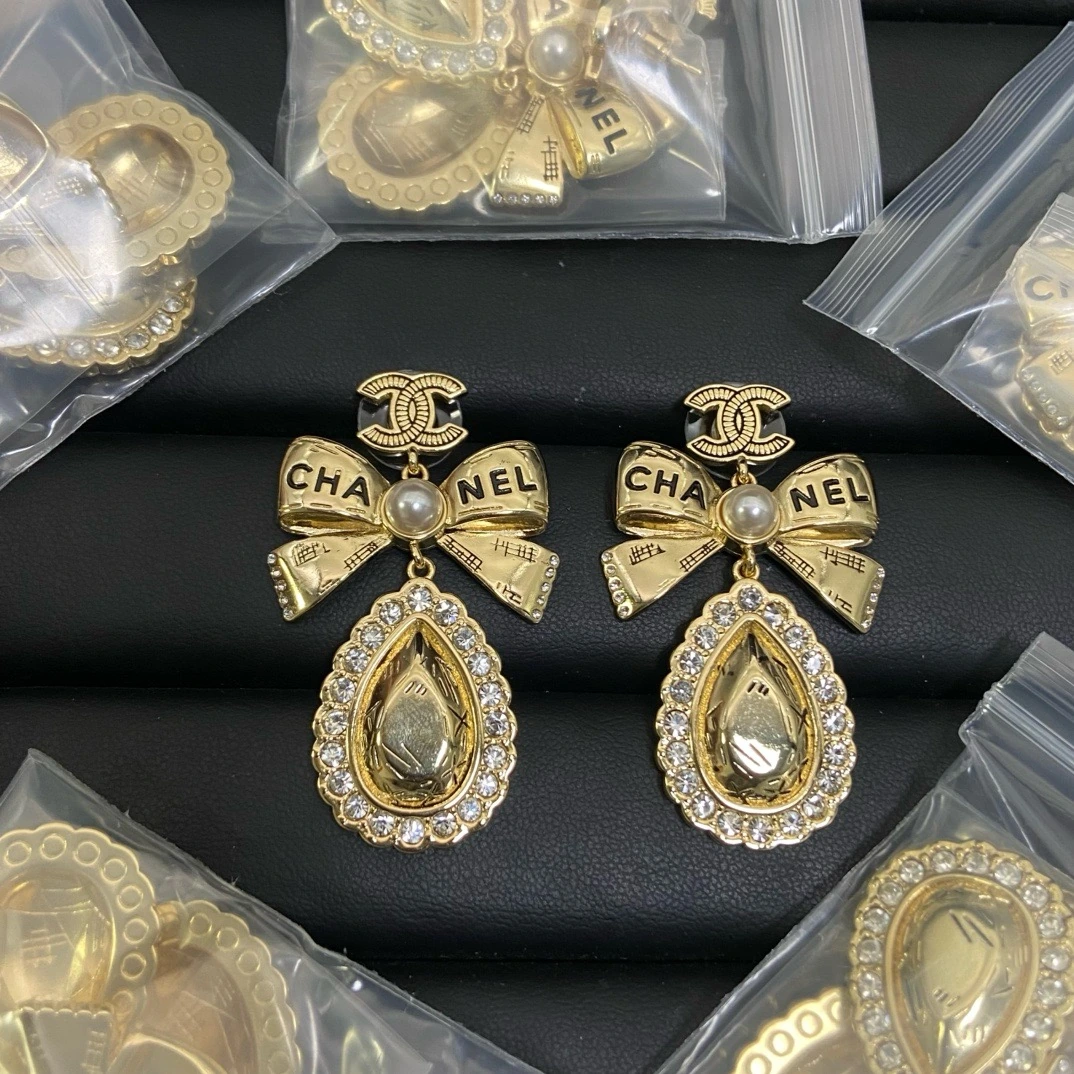 Chanel(シャネル / Chanel)Chanel(シャネル / Chanel)リボンヴィンテージダブルCピアス入荷