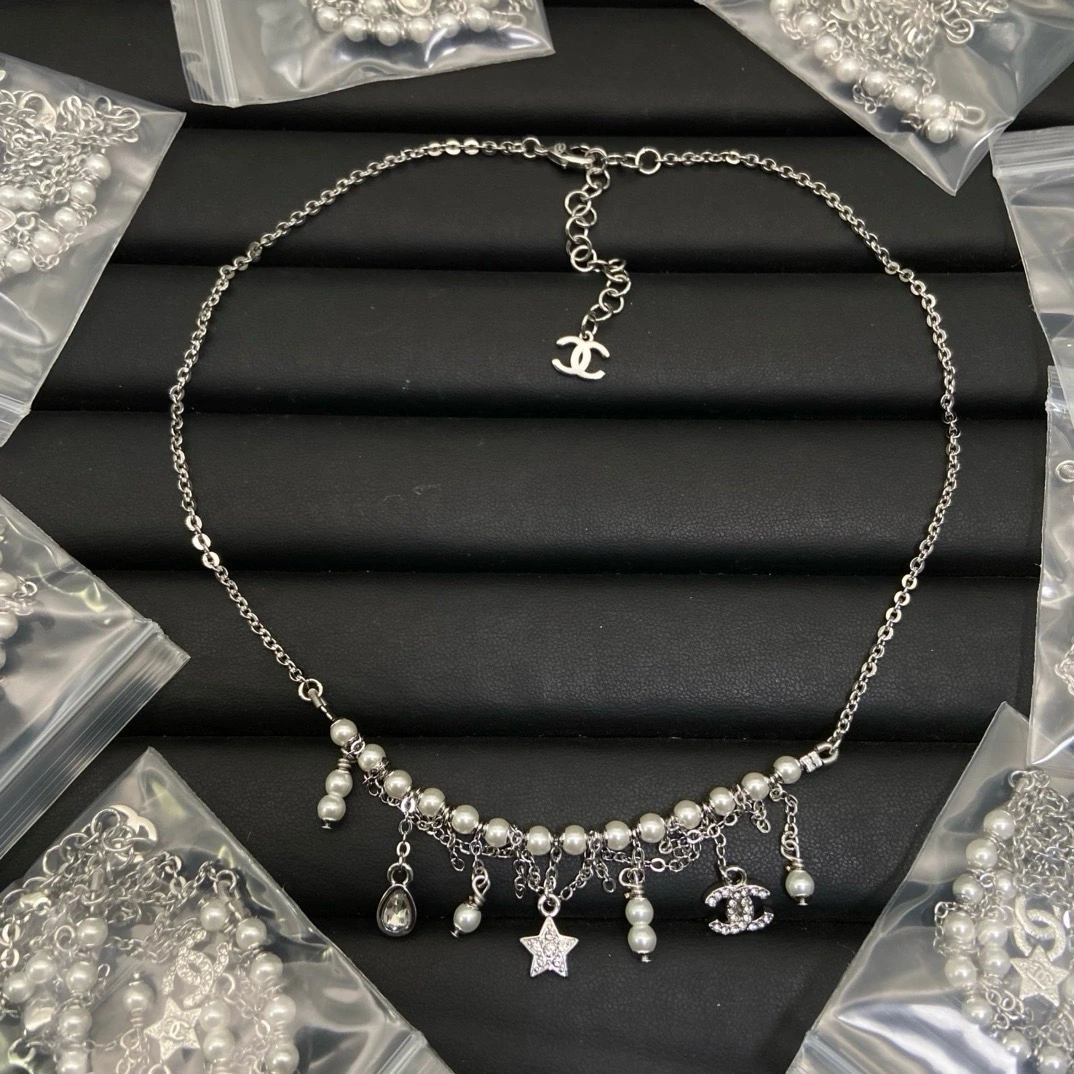 Chanel(シャネル / Chanel)Chanel(シャネル / Chanel)26cフルパヴェスター水滴双Cタッセルネックレス入荷